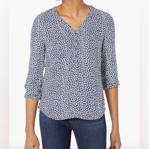 🔵 Pretty blue/white print blouse